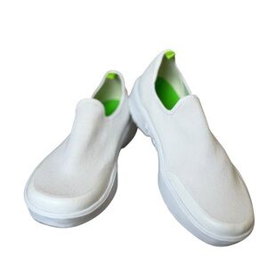 Oofos Oomg eeZee Low Women's Size 8 Comfort Slip On Shoes White Casual Basic